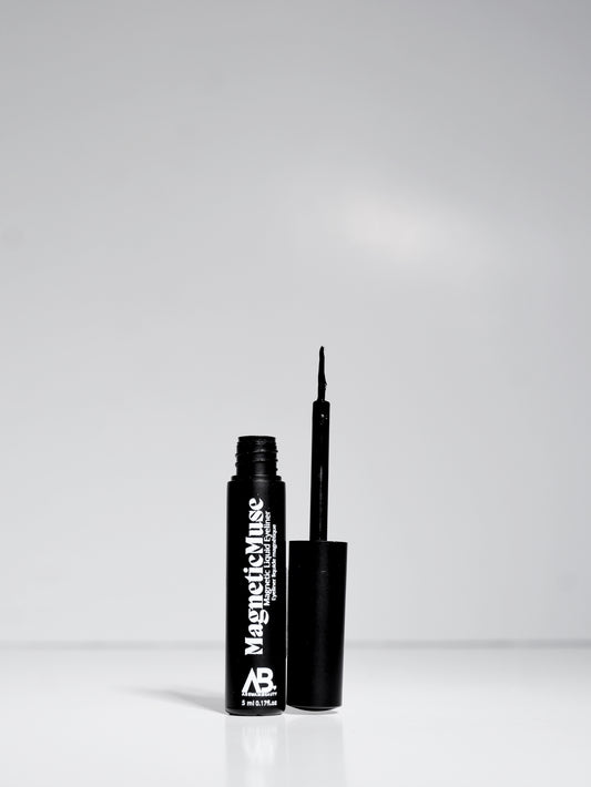 Magnetic lash liner